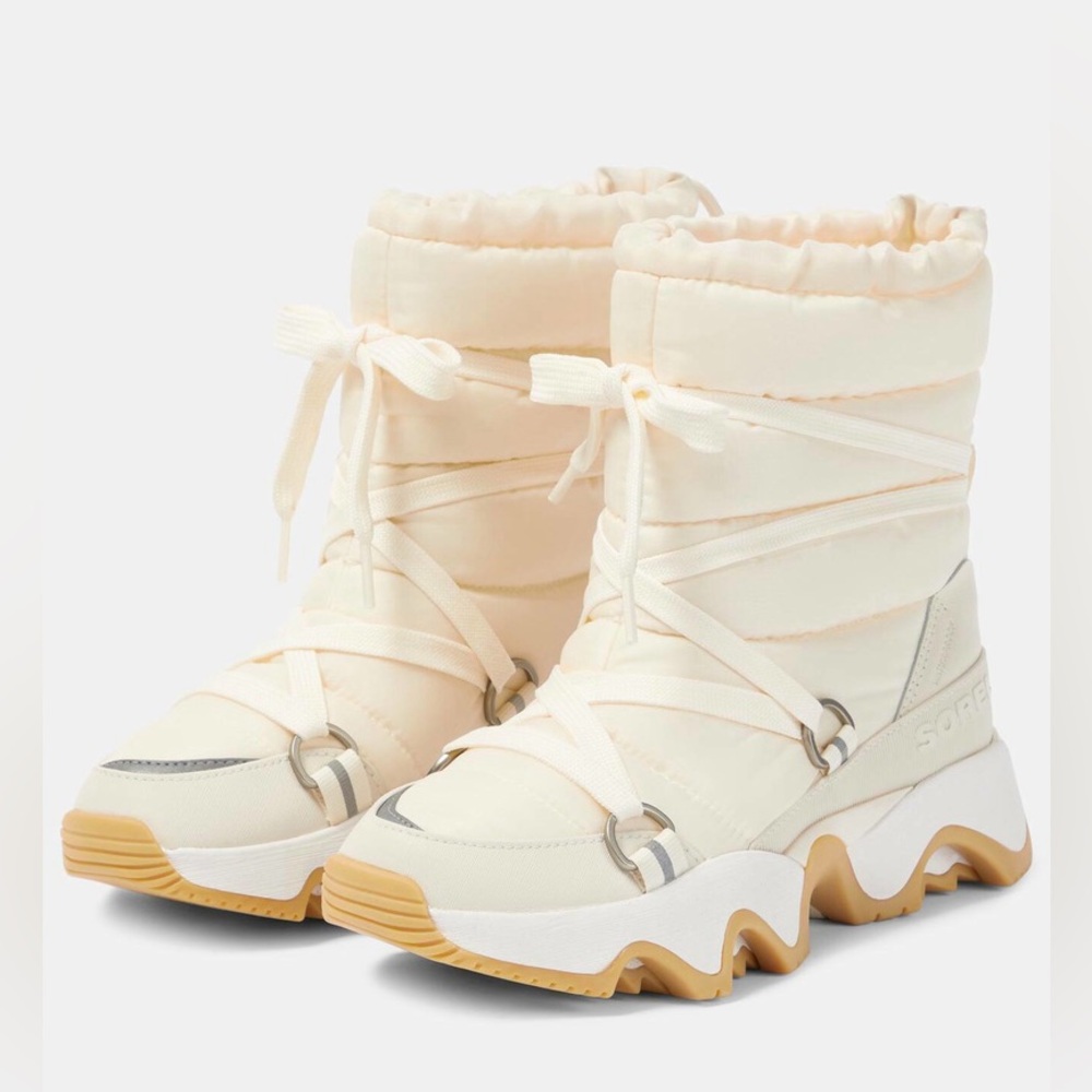 NWT Sorel Kinetic Impact NXT Ankle Boots in Chalk and Sea Salt Sz 7.